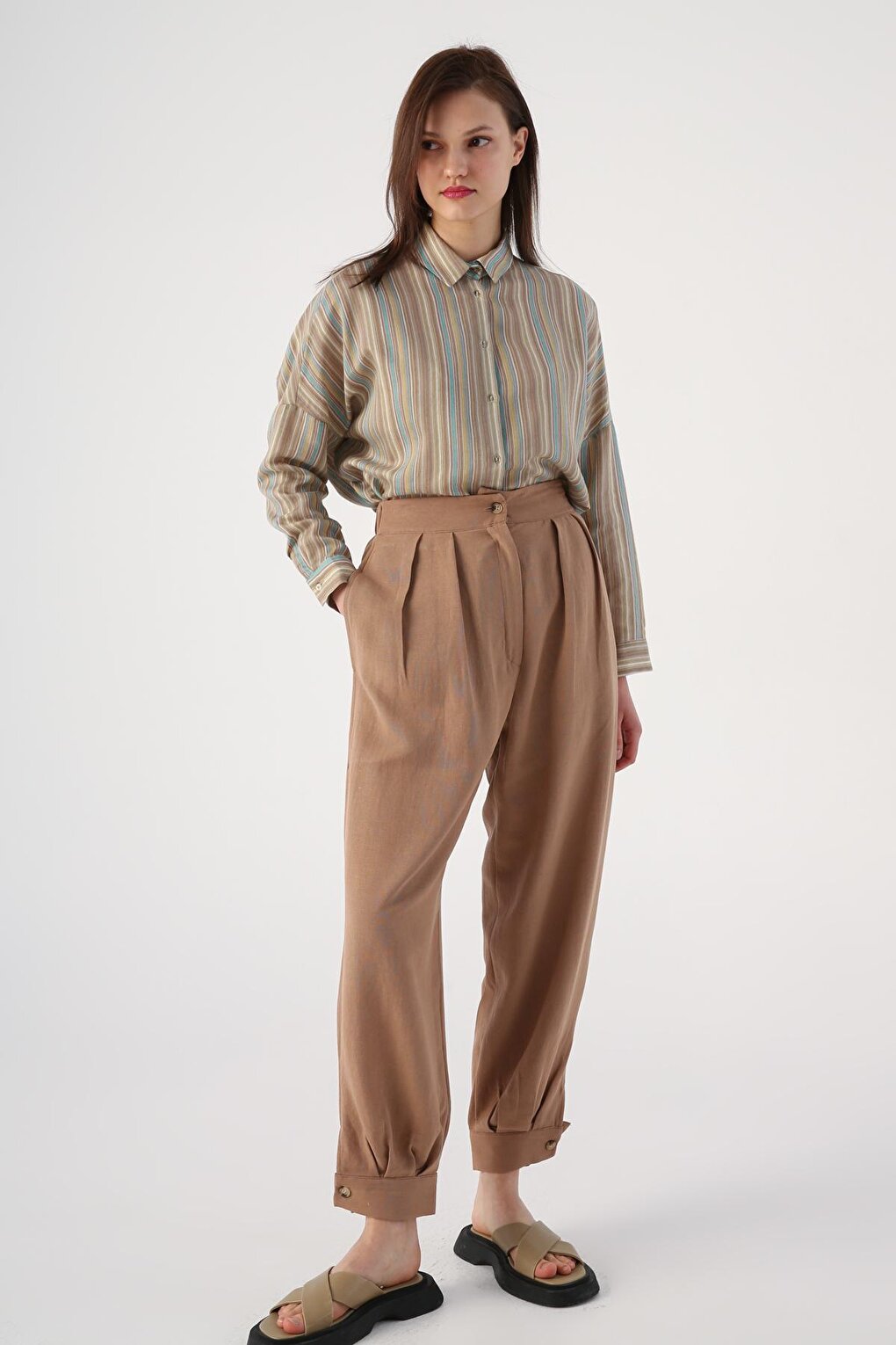 Soil Pleated Leg Epaulette Linen Trousers