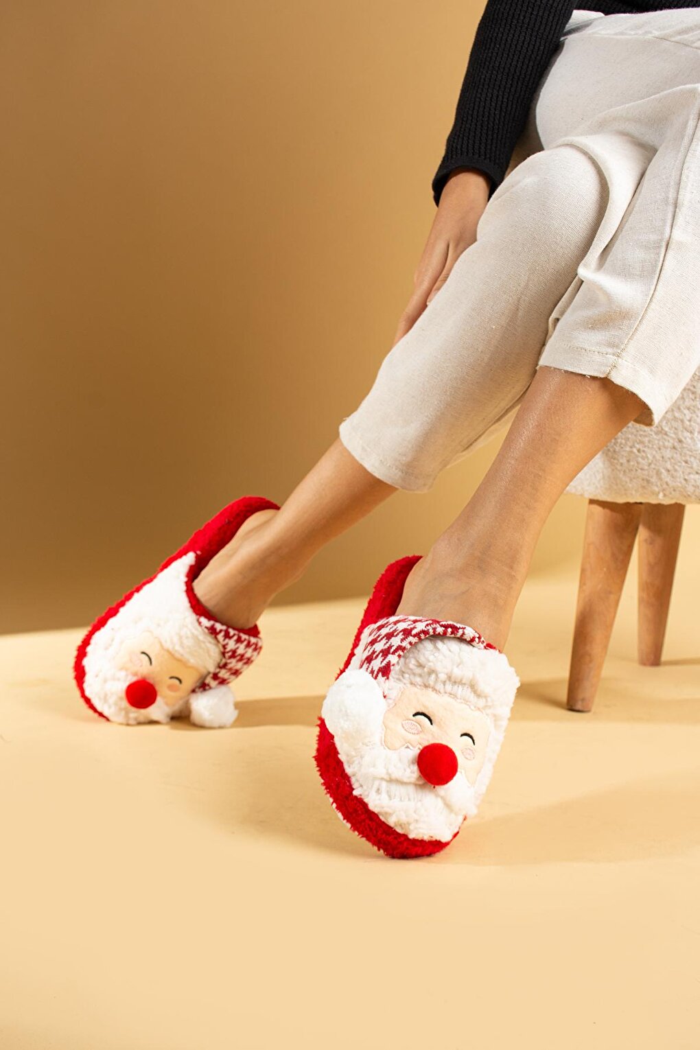 Closed Front Plush Women's House Slippers with Santa Claus Figure P01-08-23