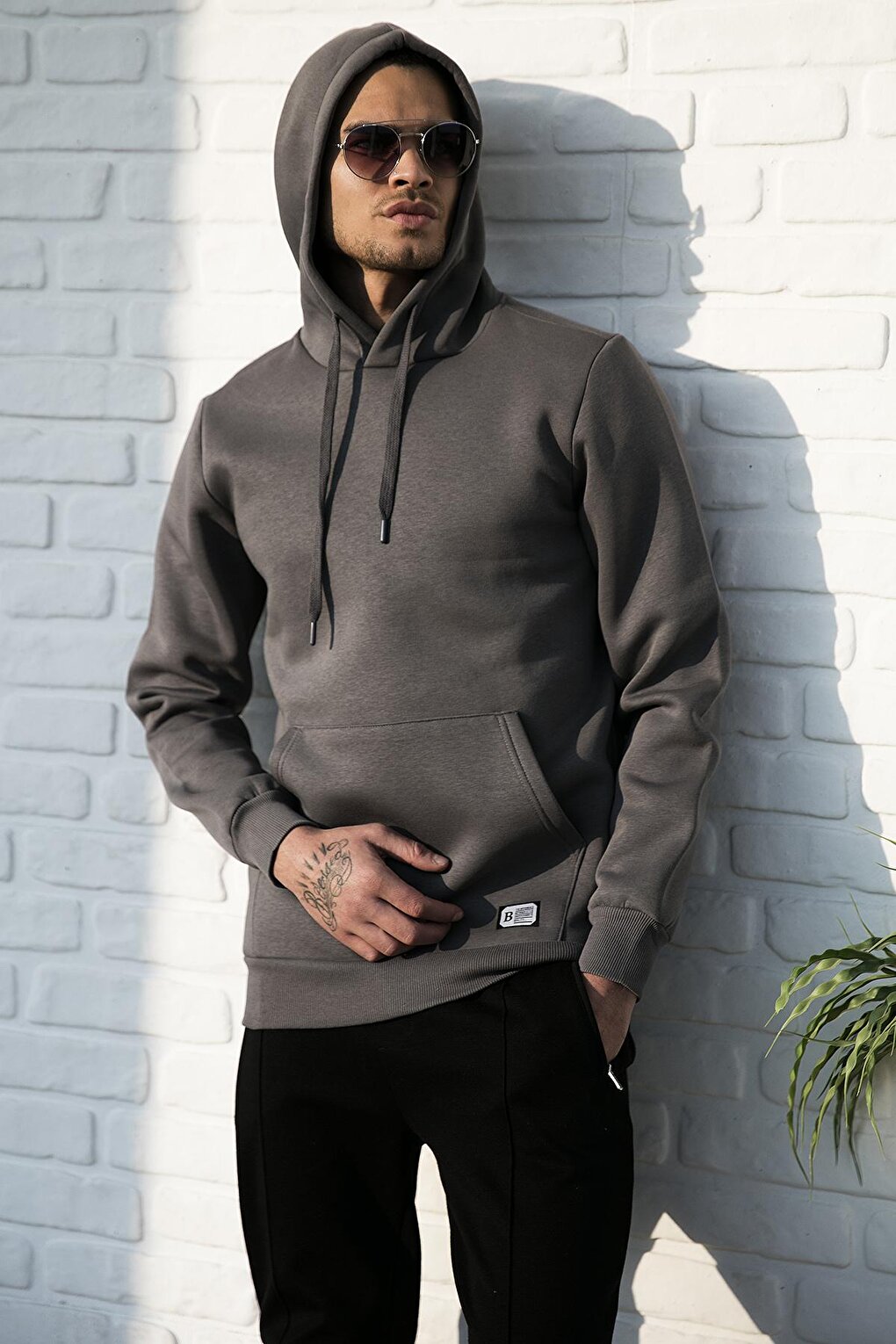 Slim Fit Hooded Kangaroo Pocket Soft Lined Sweatshirt 5905281