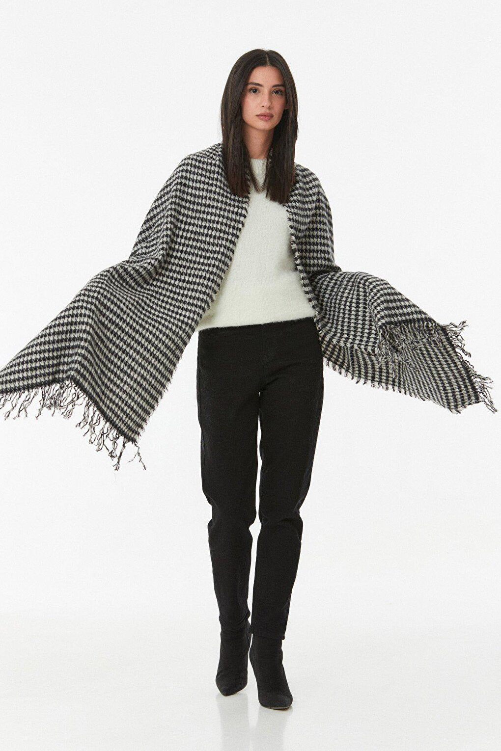 Houndstooth Patterned Soft Textured Shawl