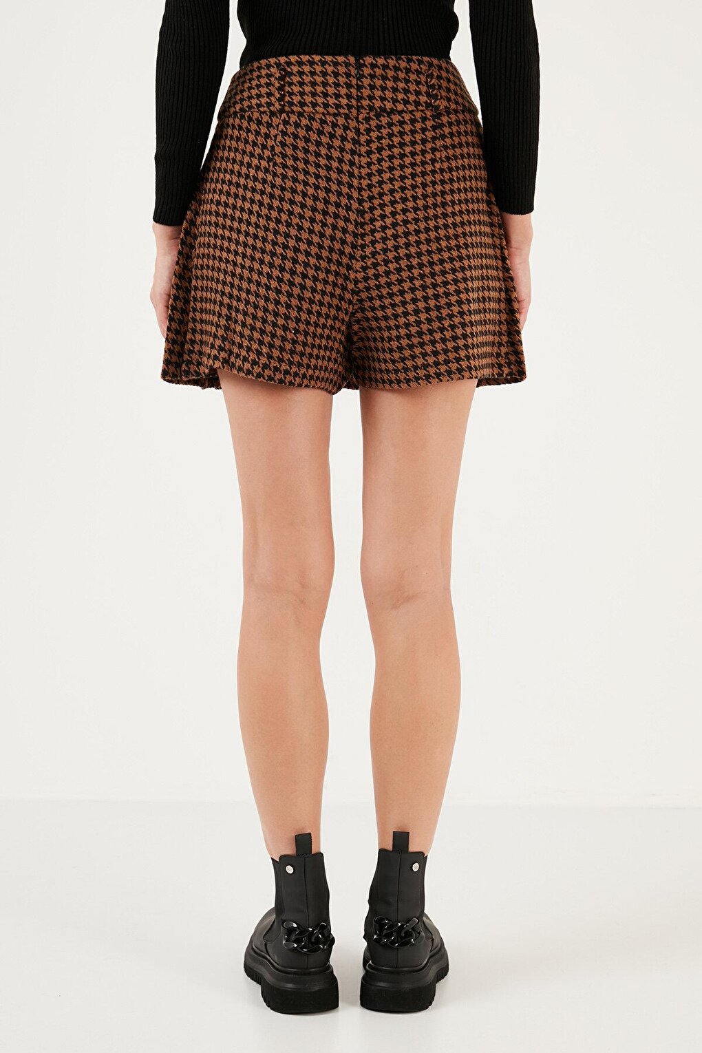 Cotton and Wool Blend Pleated Houndstooth Regular Fit Mini Shorts Skirt 611SR00028