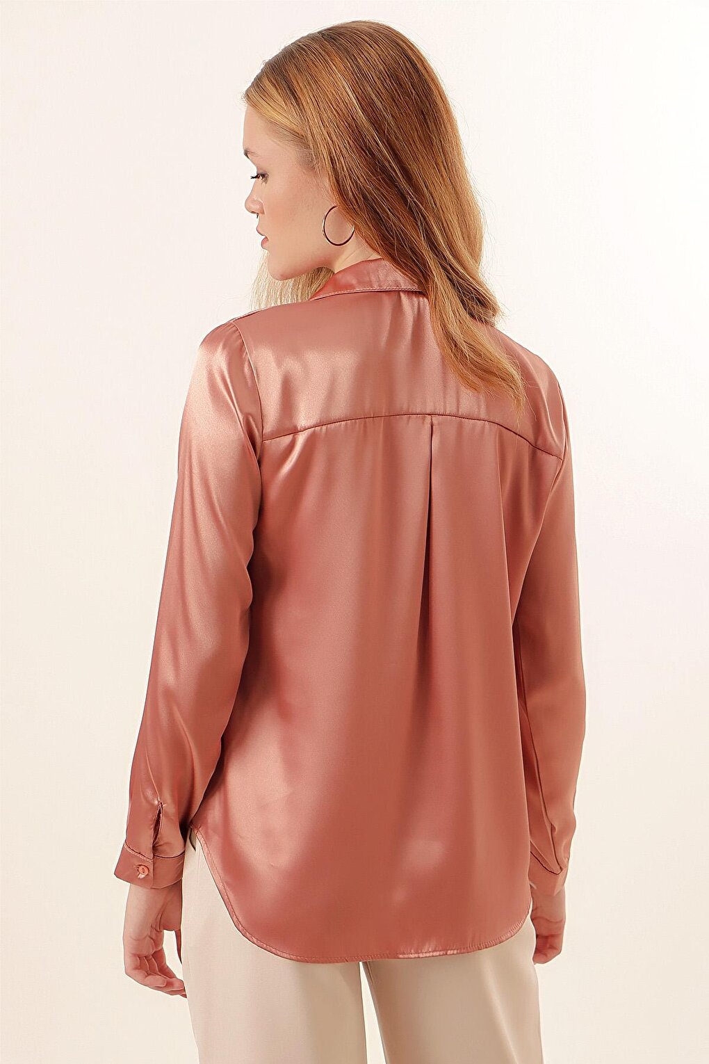 3964 Lightly Flowing Satin Shirt - Camel