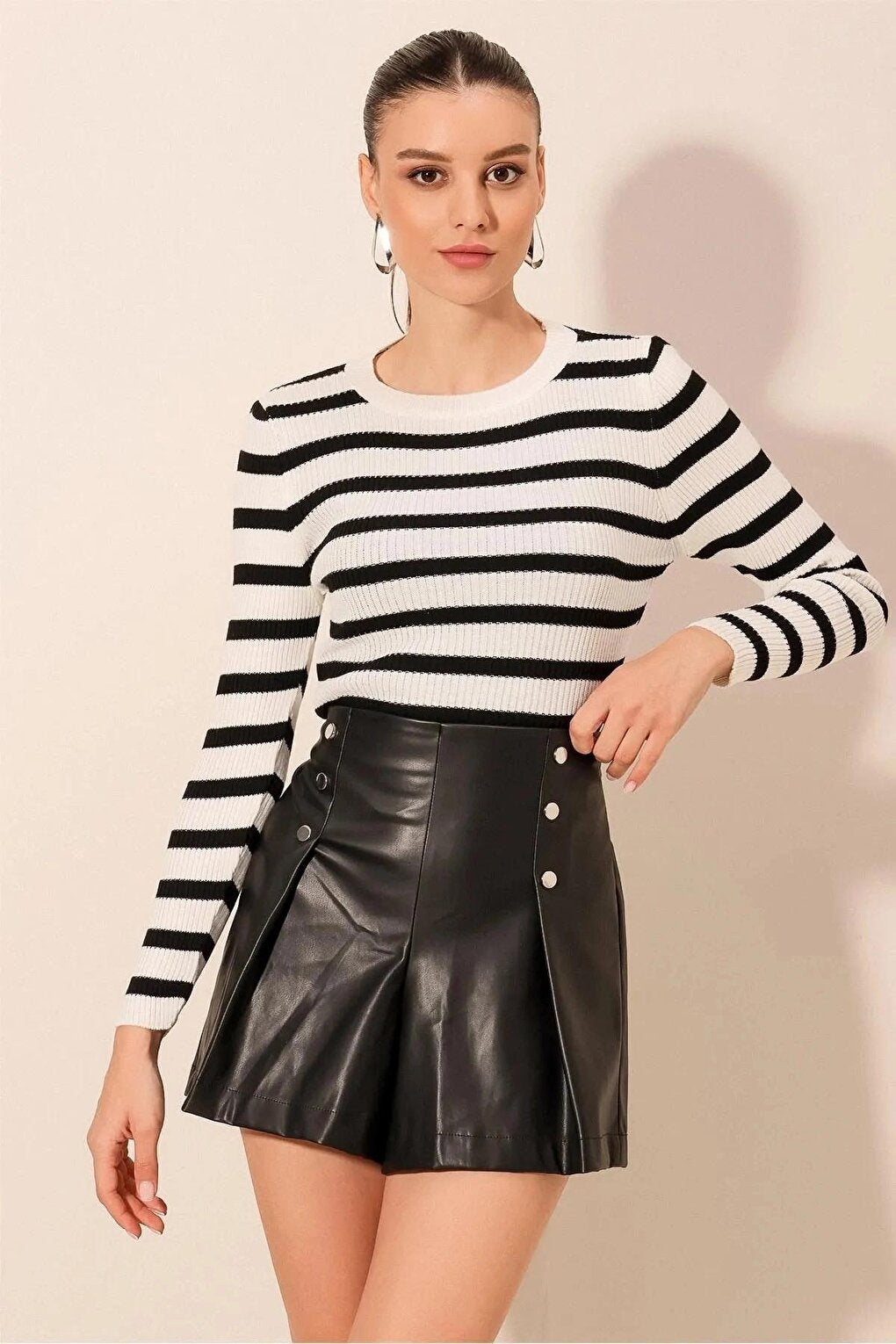 Women's Black Striped Crew Neck Knitwear Sweater