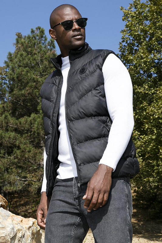 Slim Fit Water and Wind Resistant Stand Collar Puffer Vest 649008