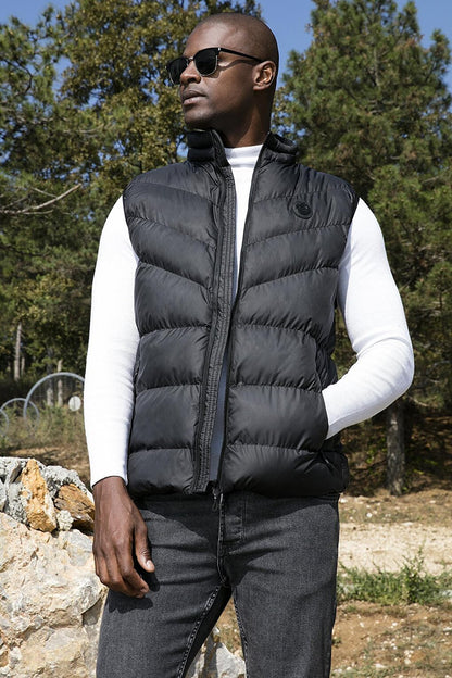 Slim Fit Water and Wind Resistant Stand Collar Puffer Vest 649008