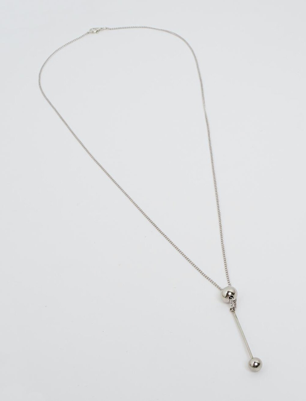 Stylish Chain Necklace with Silver Ball Figure