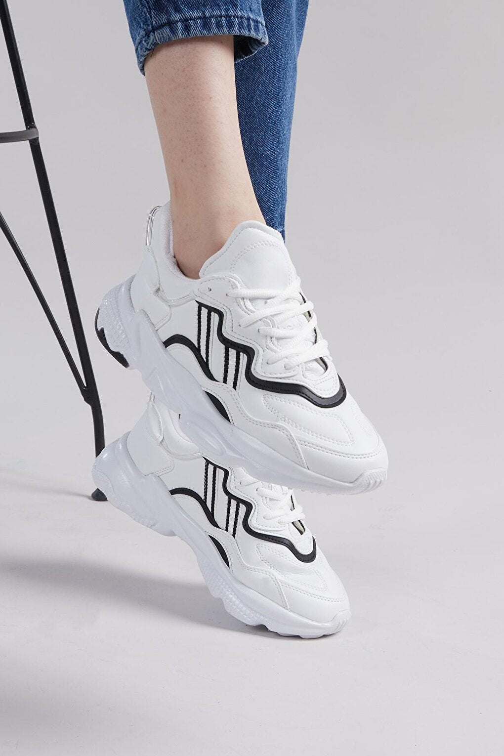 Unisex White Black Sneakers Tb248