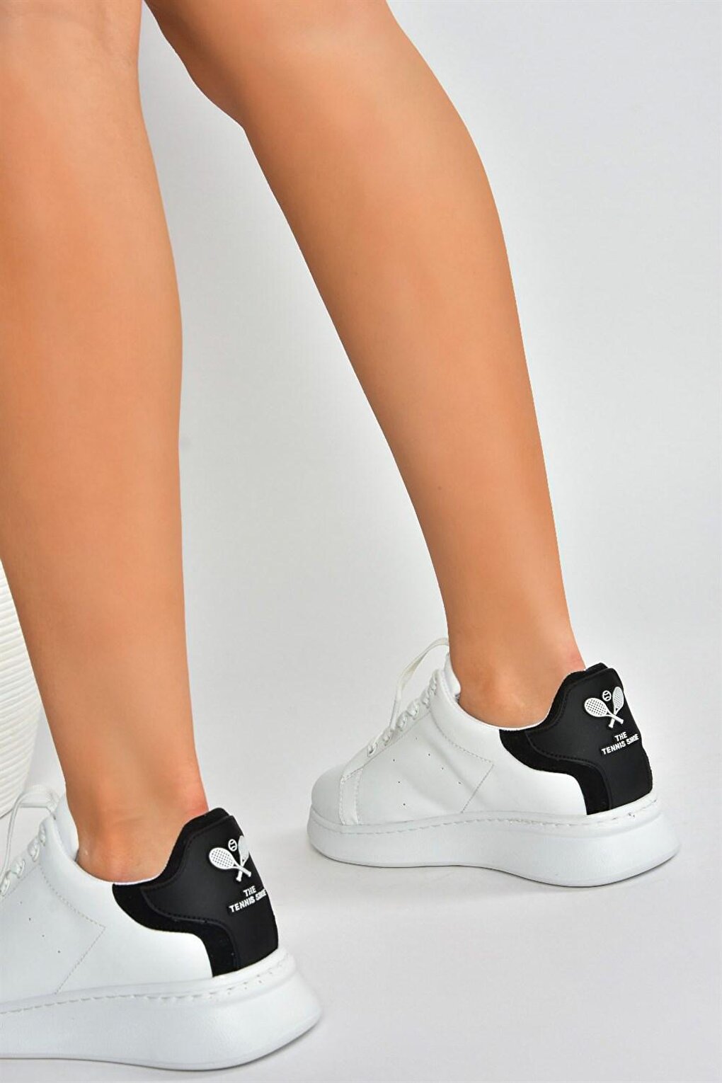 M610275509 White/Black Women's Sneakers