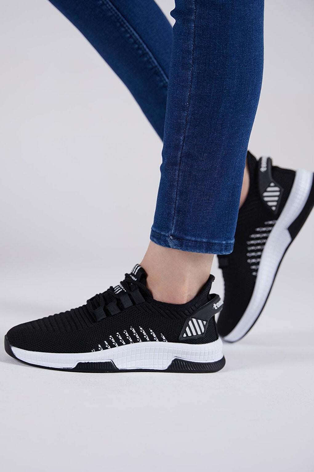 Unisex Black White Sneakers Tbqnl