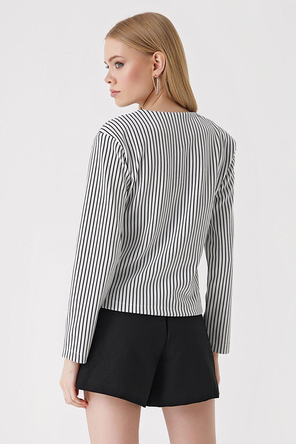 0681 Buttoned Striped Knitted Jacket - White