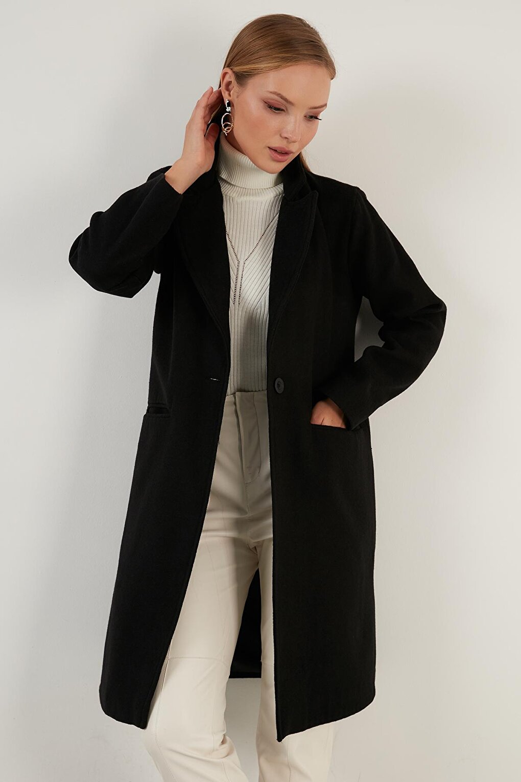 Regular Fit Buttoned Lined Winter Coat with Pockets 6380002