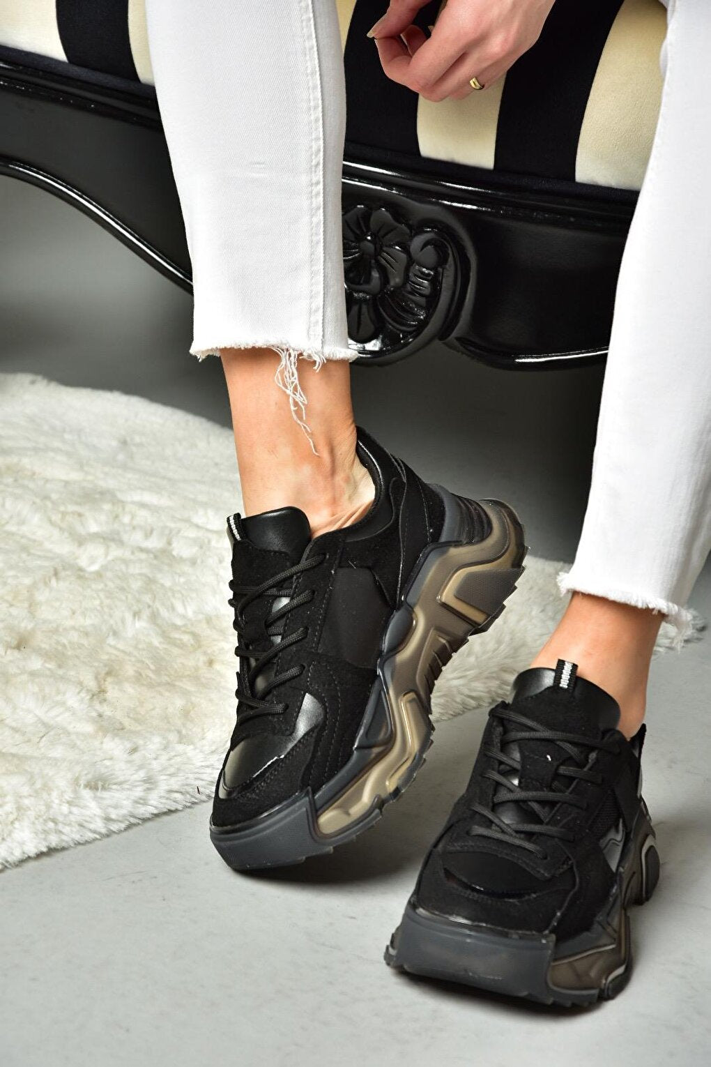 R3126114 Black Women's Sneaker