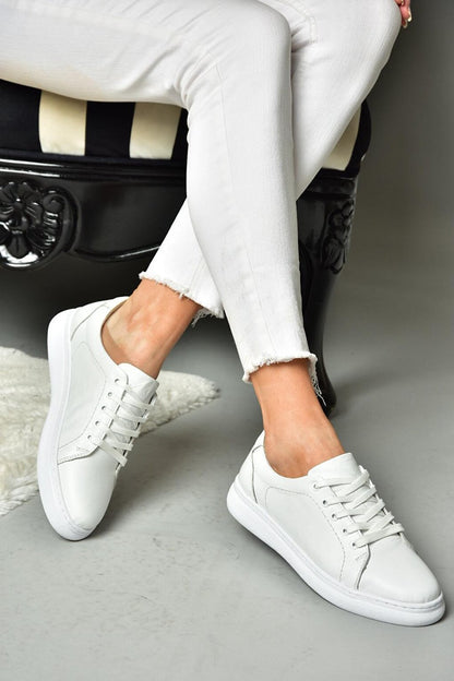 P5554609 White Women's Sneaker