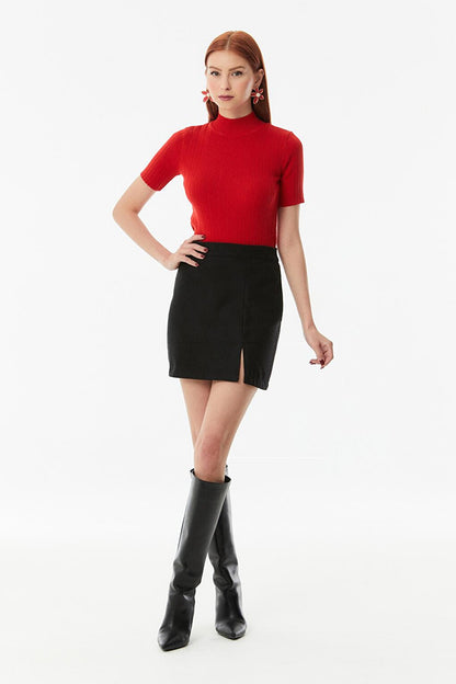 Basic Slit Mini Skirt