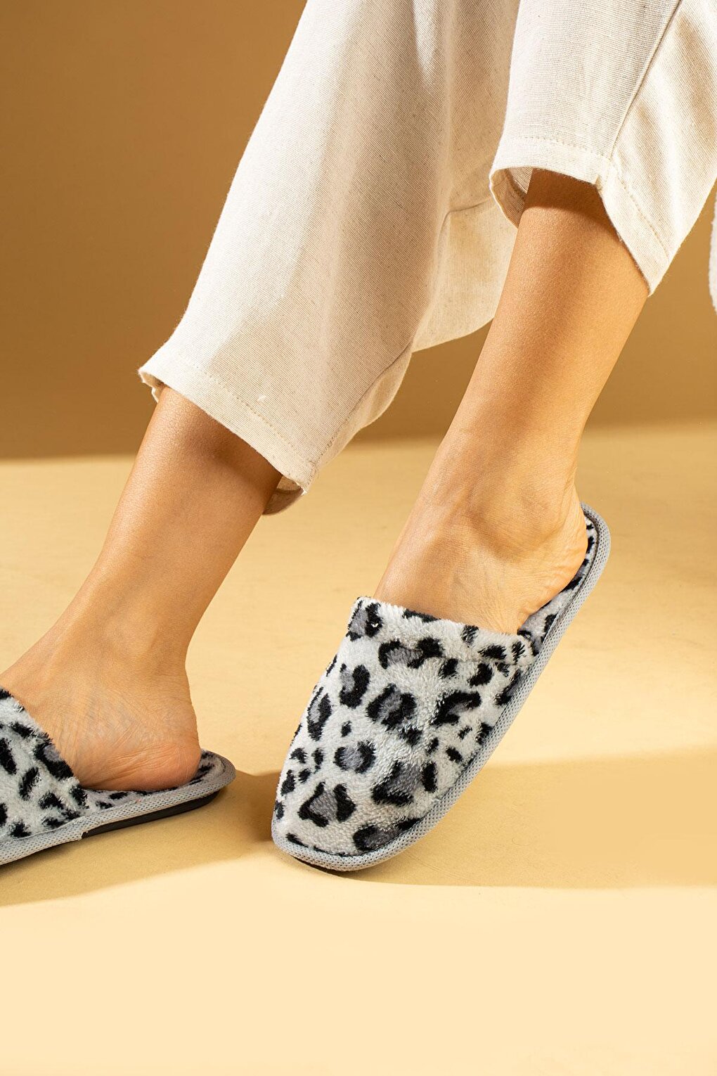 Warm Lining Leopard Patterned Comfortable Fit Women's Indoor Slippers LEO355Leopard