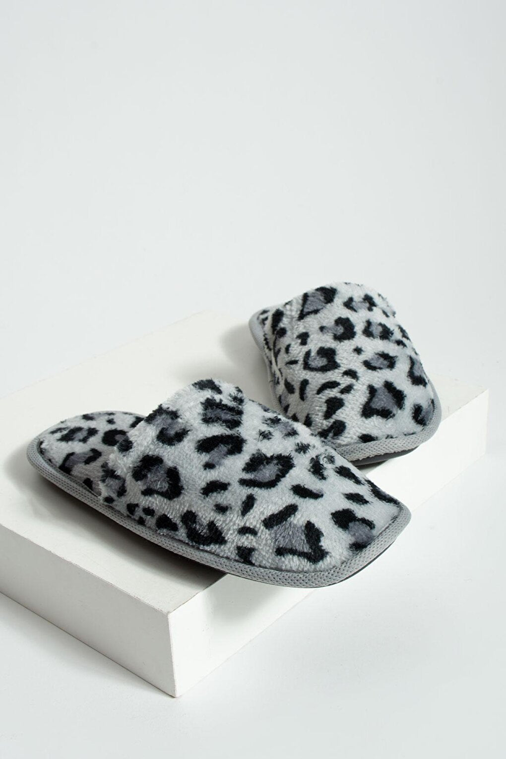 Warm Lining Leopard Patterned Comfortable Fit Women's Indoor Slippers LEO355Leopard