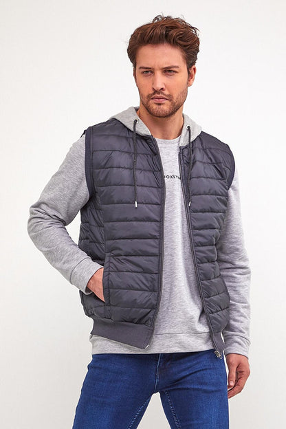 Men's Hooded Slim Fit Quilted Vest SPR22YK190