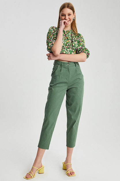 Women's Pleated Detailed Carrot Trousers