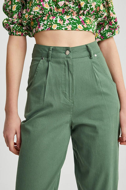 Women's Pleated Detailed Carrot Trousers