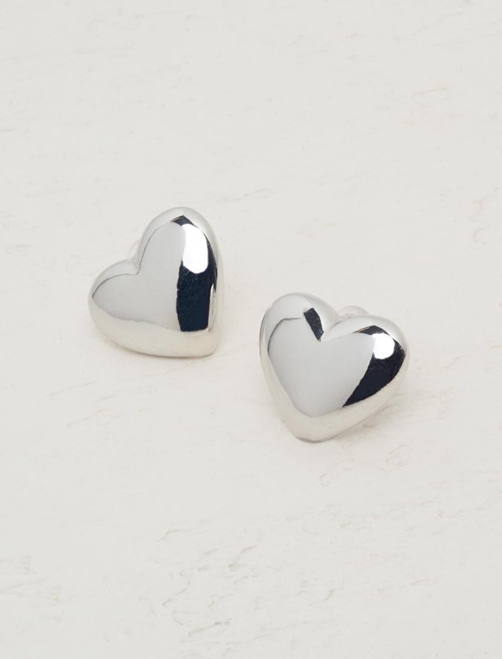 Silver Stylish Heart Figure Earring