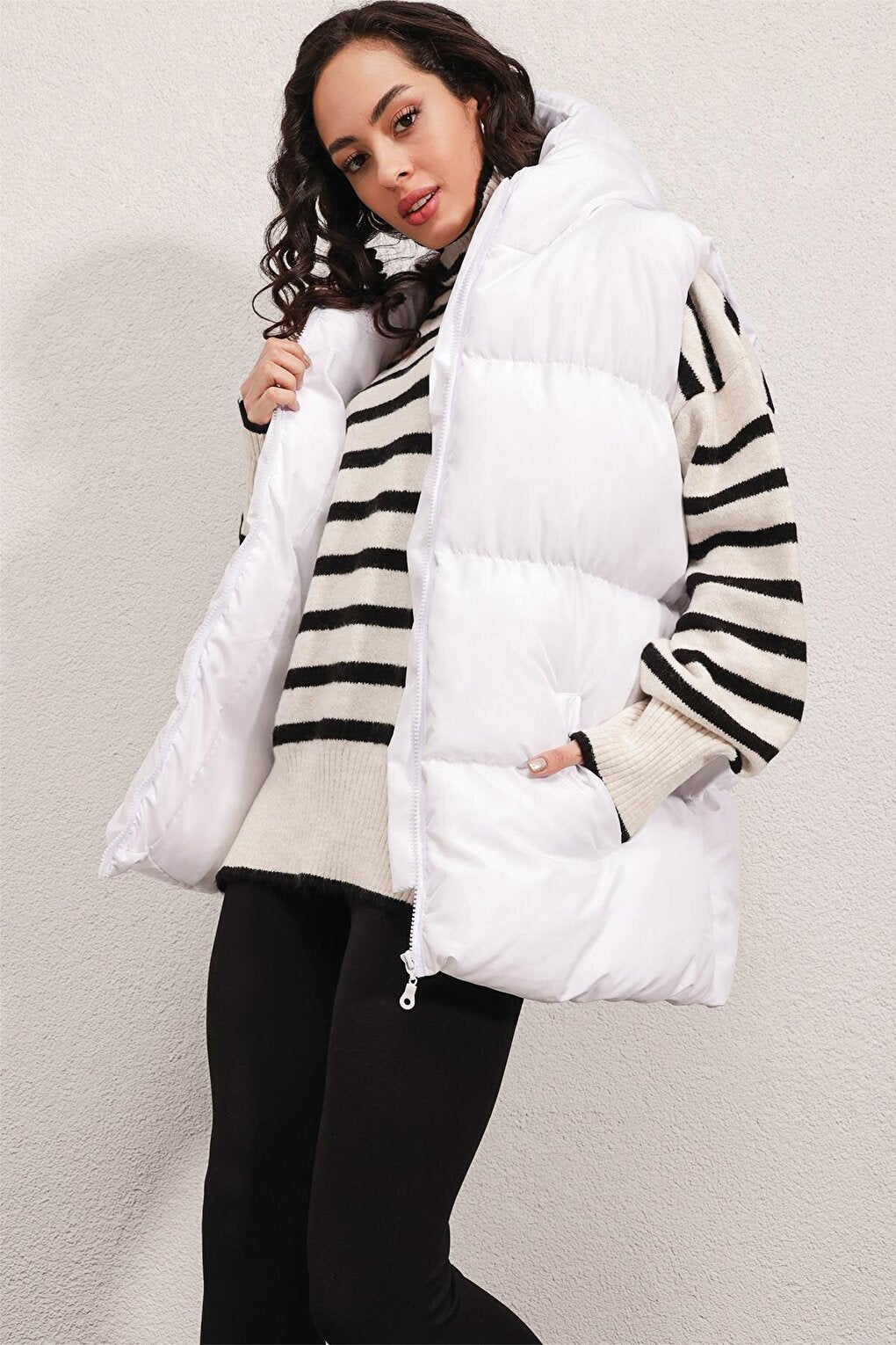 6787 Short Puffer Vest - White