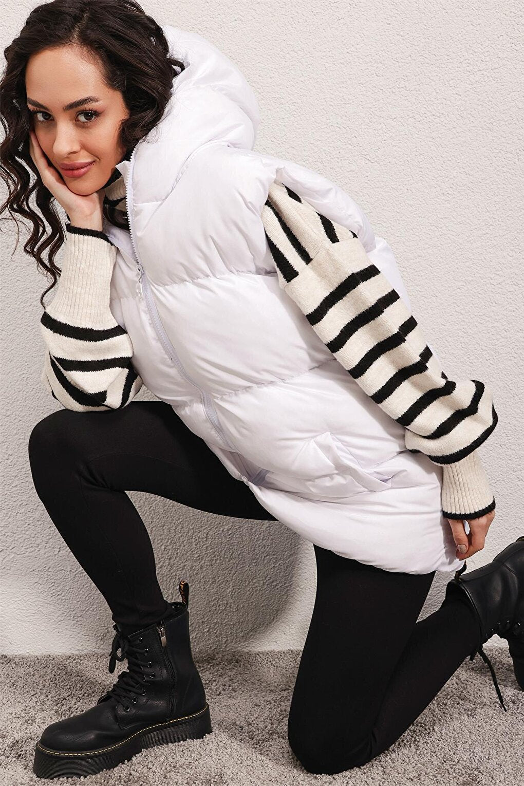 6787 Short Puffer Vest - White