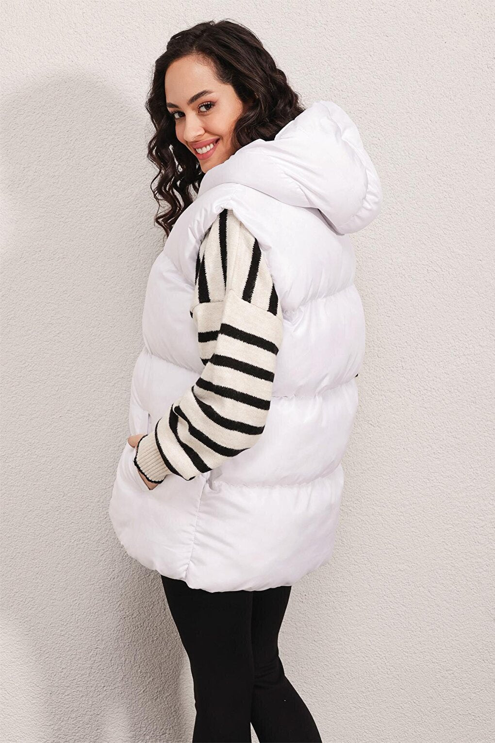 6787 Short Puffer Vest - White