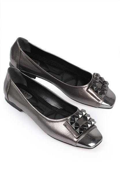 070 Women's Metal Buckle Ballerinas