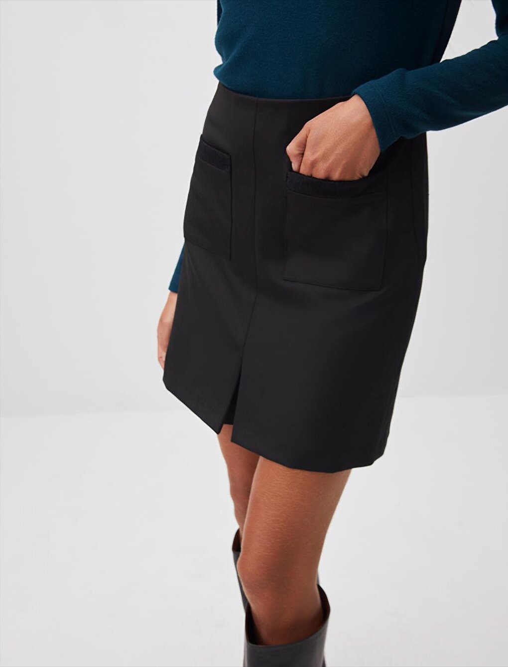 Black Regular Waist Pocket Mini Skirt