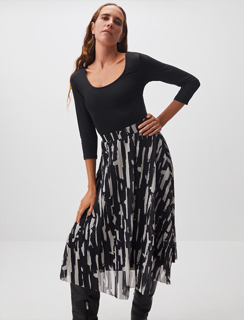 Black Patterned Mesh Pleated Midi Skirt