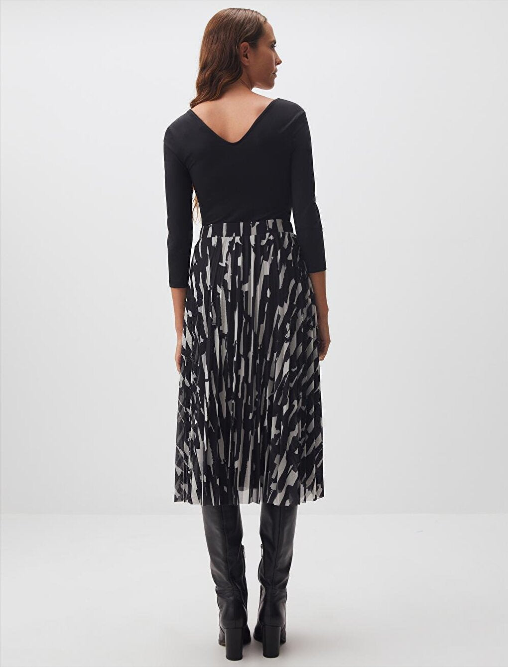 Black Patterned Mesh Pleated Midi Skirt