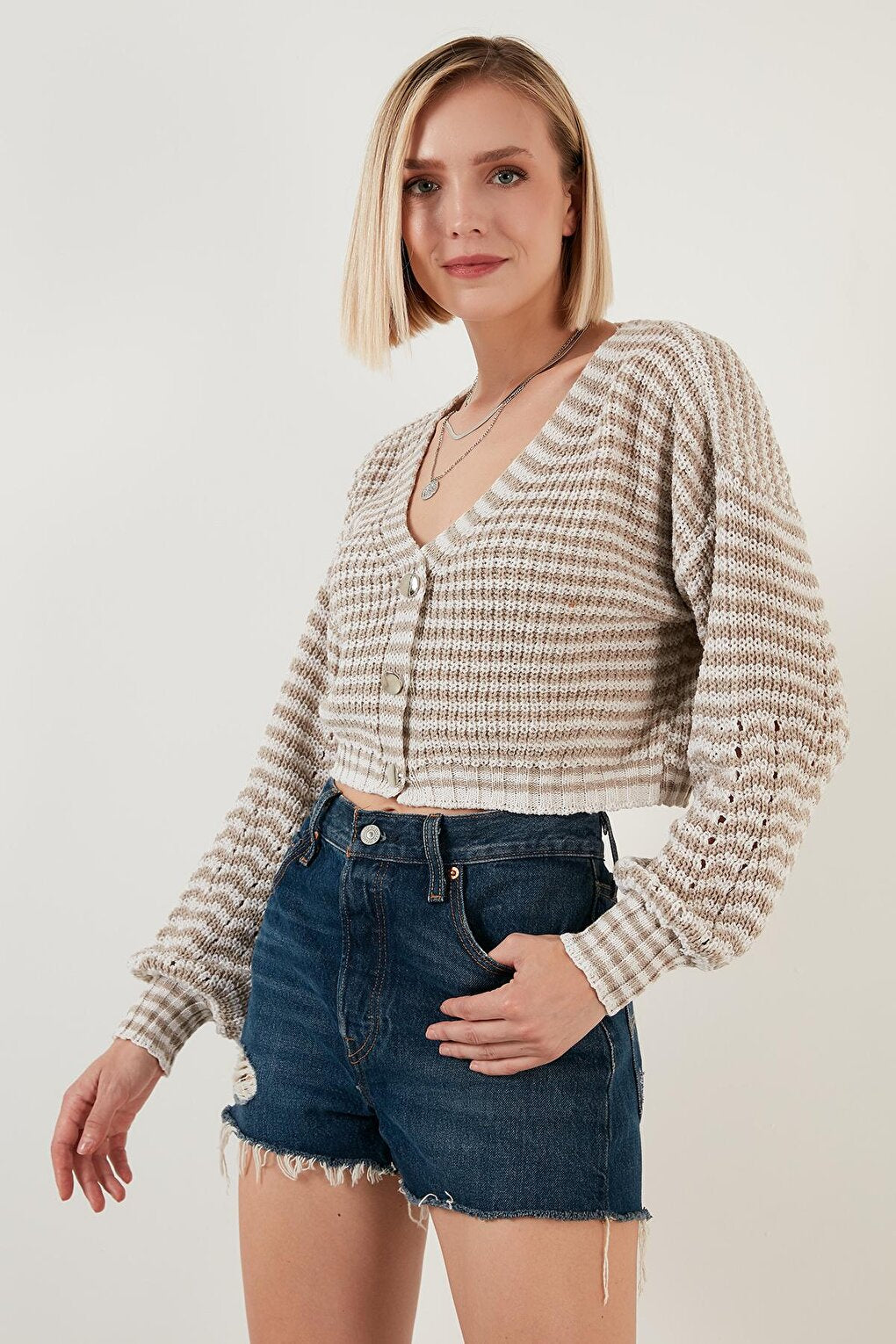 Striped Buttoned V-Neck Crop Cardigan 6071456