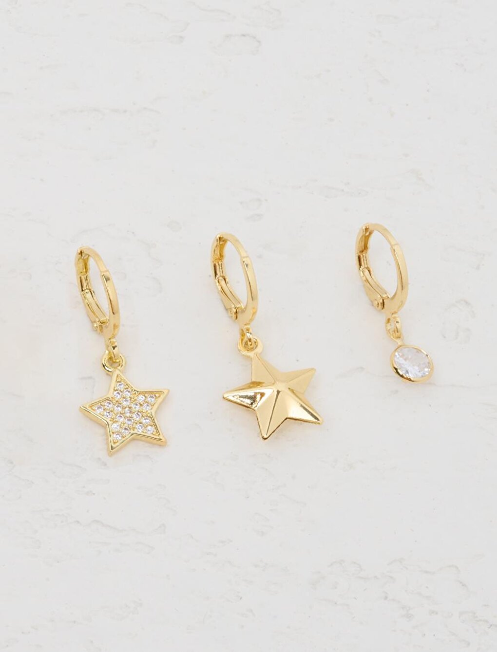 Stylish Earring Set with Gold Star Figure