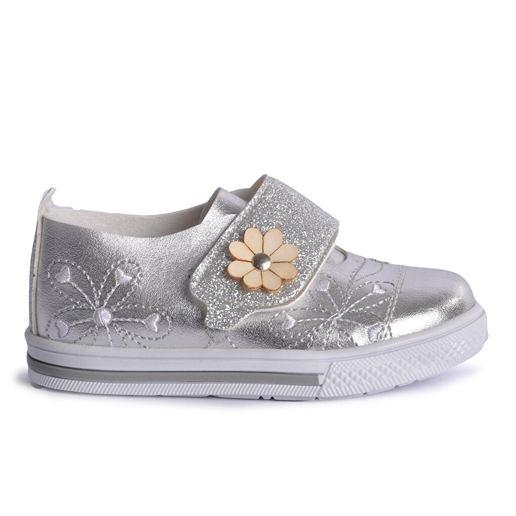 21K04 Silver Colored Girl's Shoes