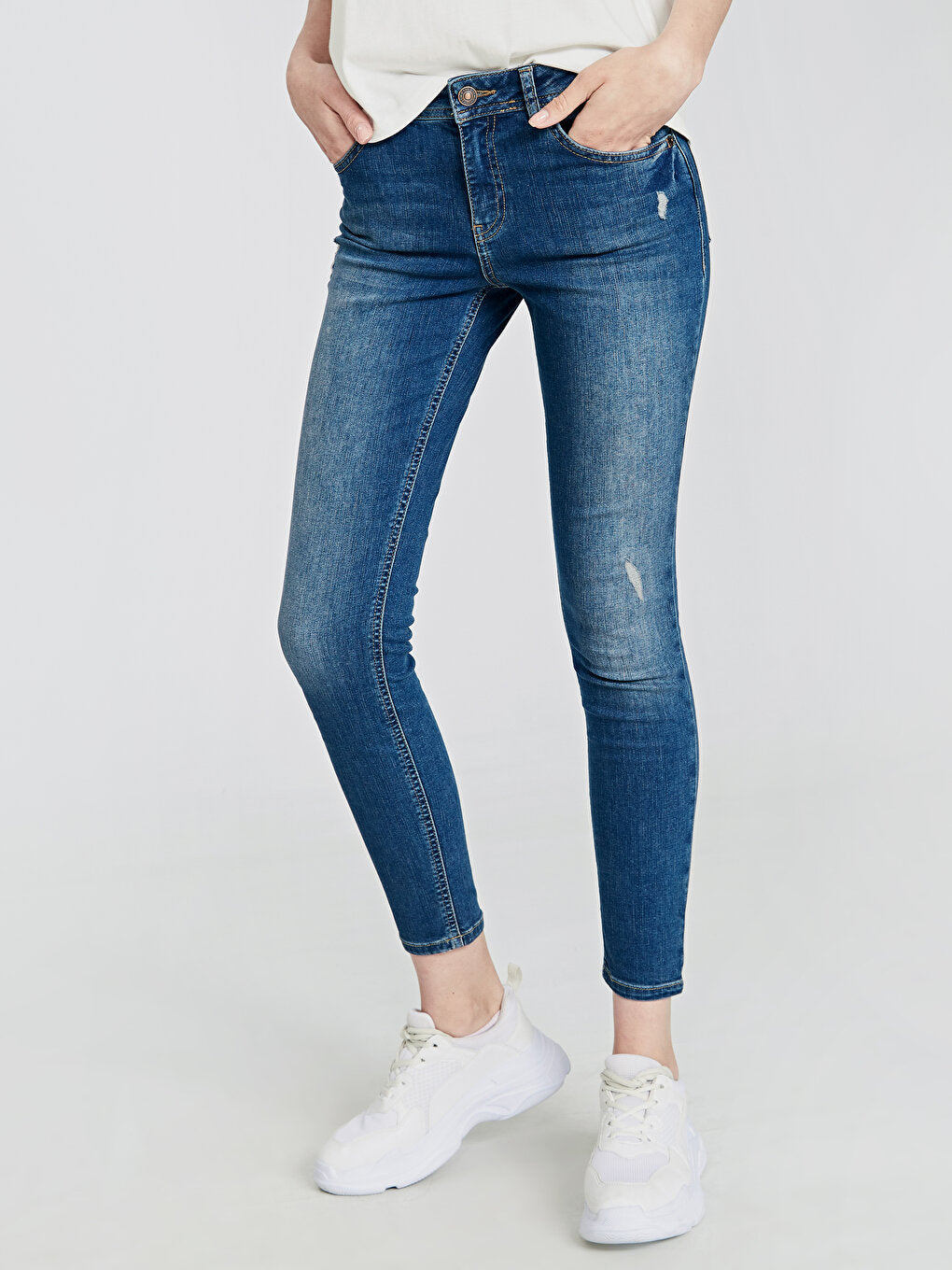 Women's Skinny Fit Straight Jean Pants