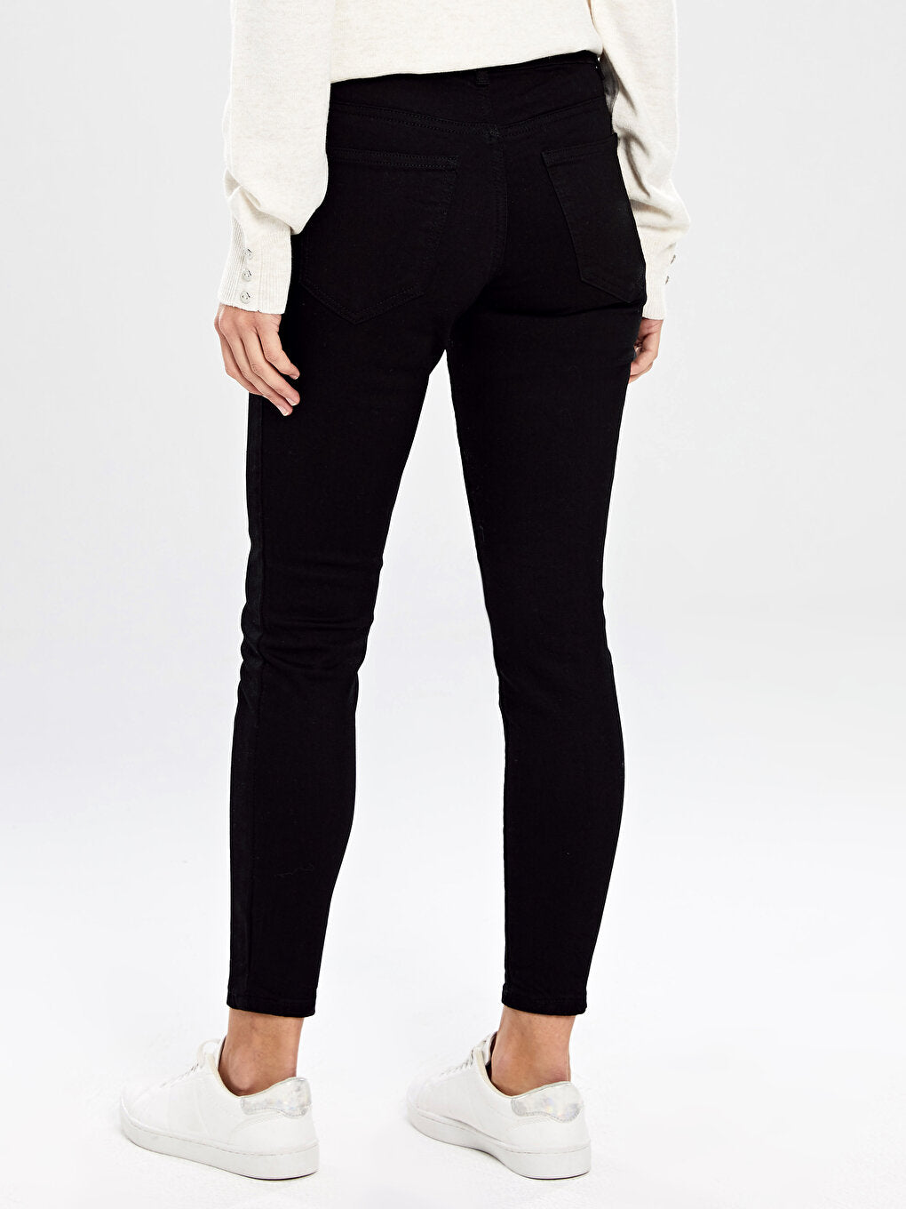 Women's Skinny Fit Straight Jean Pants