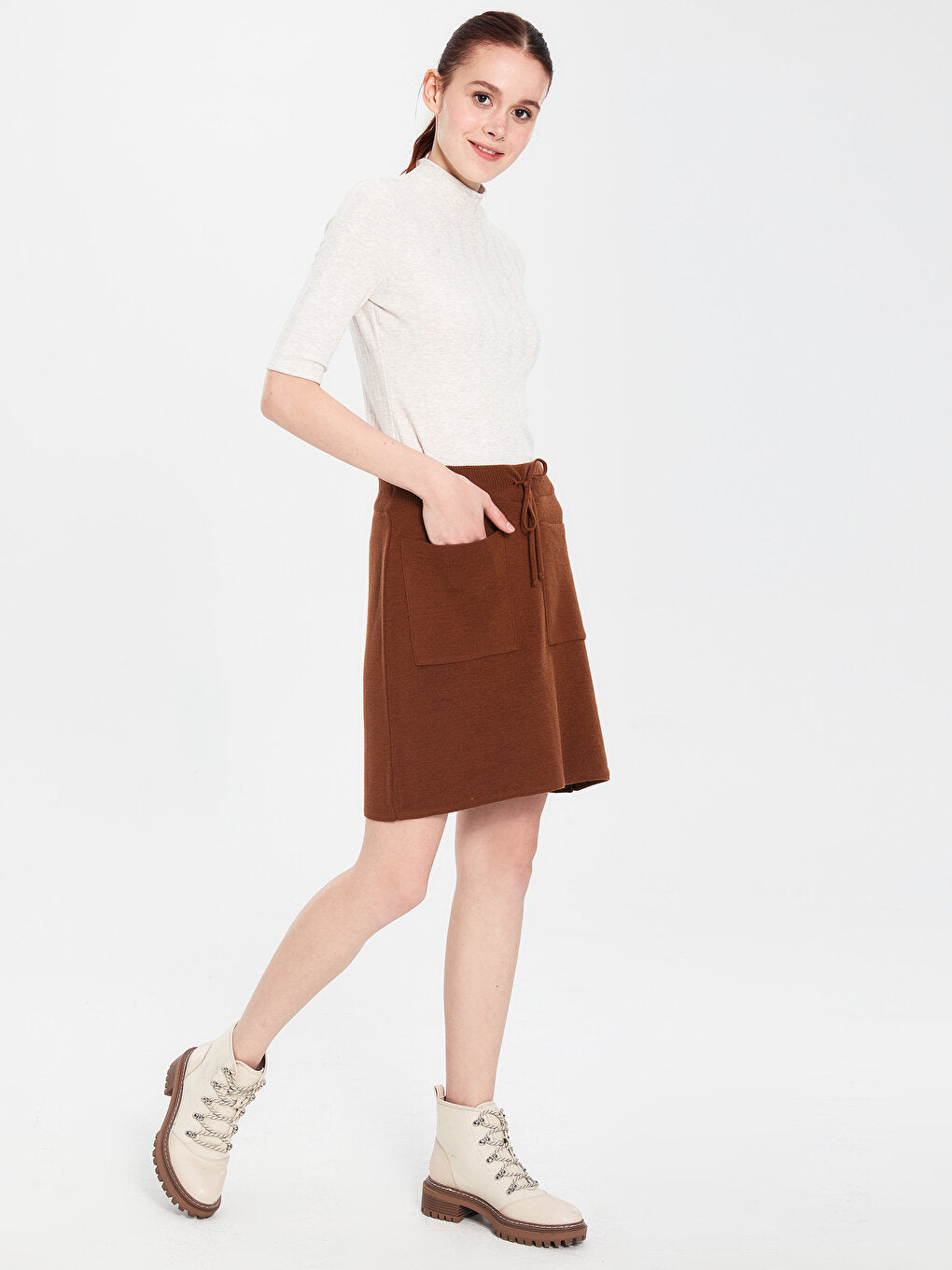 Plain Women's Skirt with Pockets