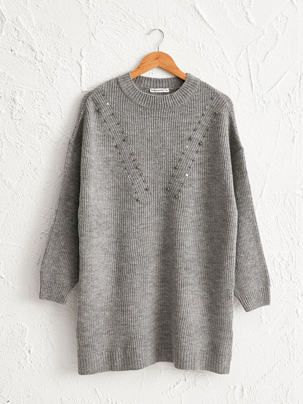 Thick Knitwear Tunic with Beaded Embroidery on the Collar