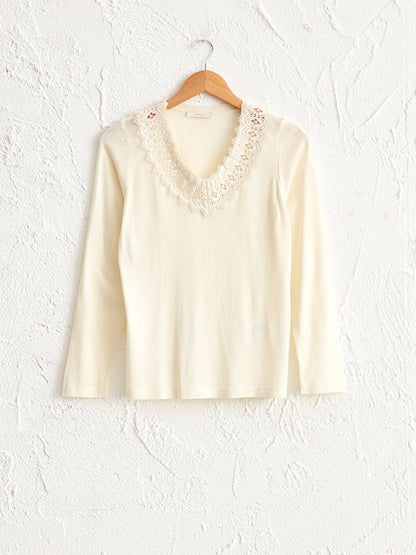 Knitwear Sweater with Lace Detail on the Collar