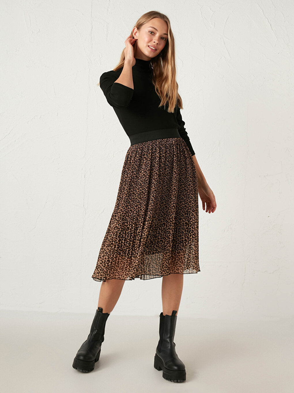 Leopard Patterned Pleated Chiffon Skirt