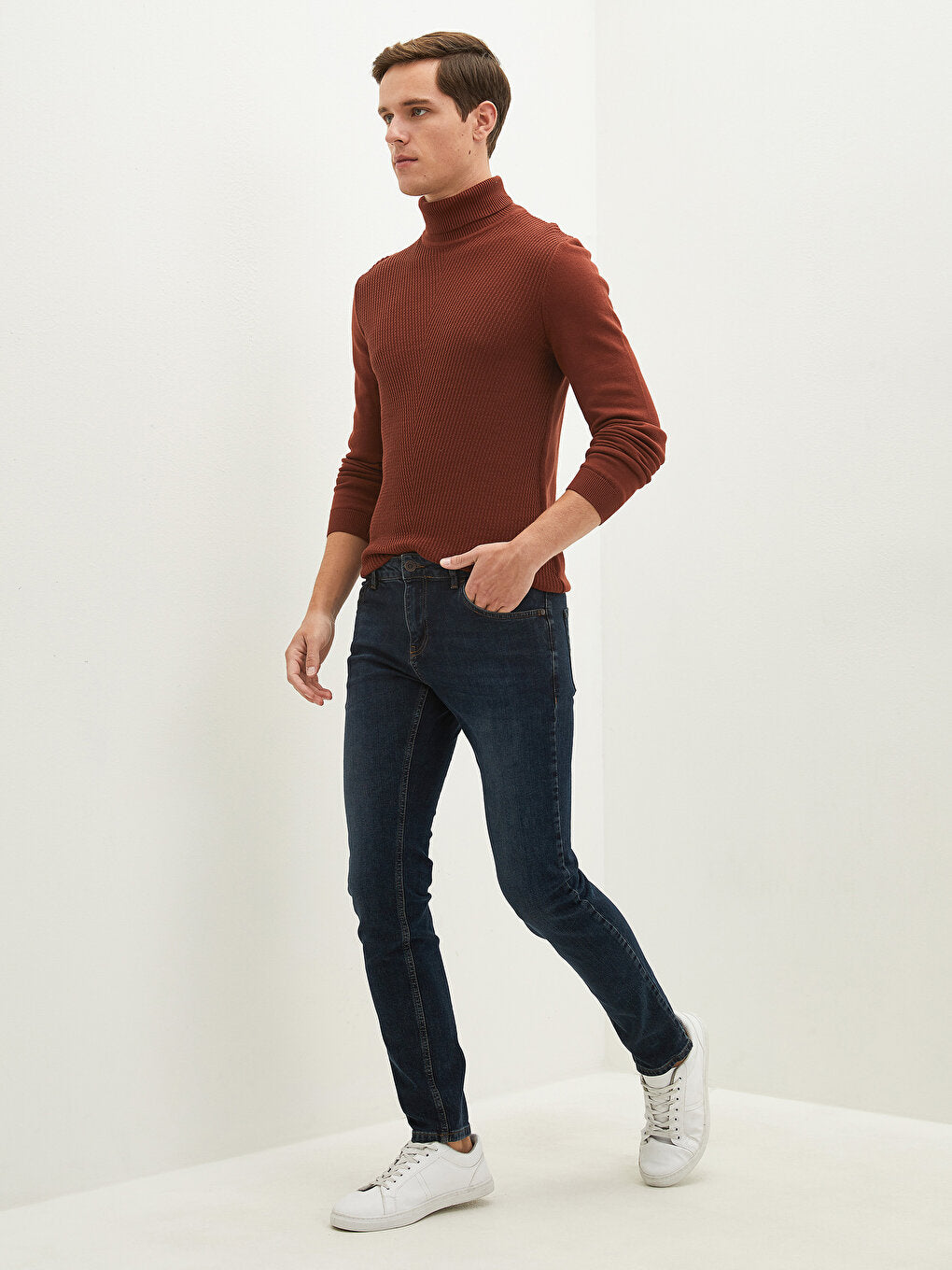 750 Slim Fit Men's Jean Trousers