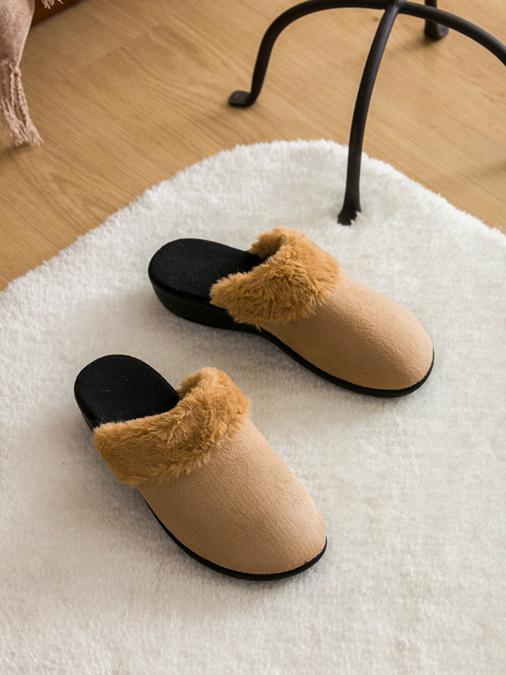 Front Closed Suede Women's Home Slippers