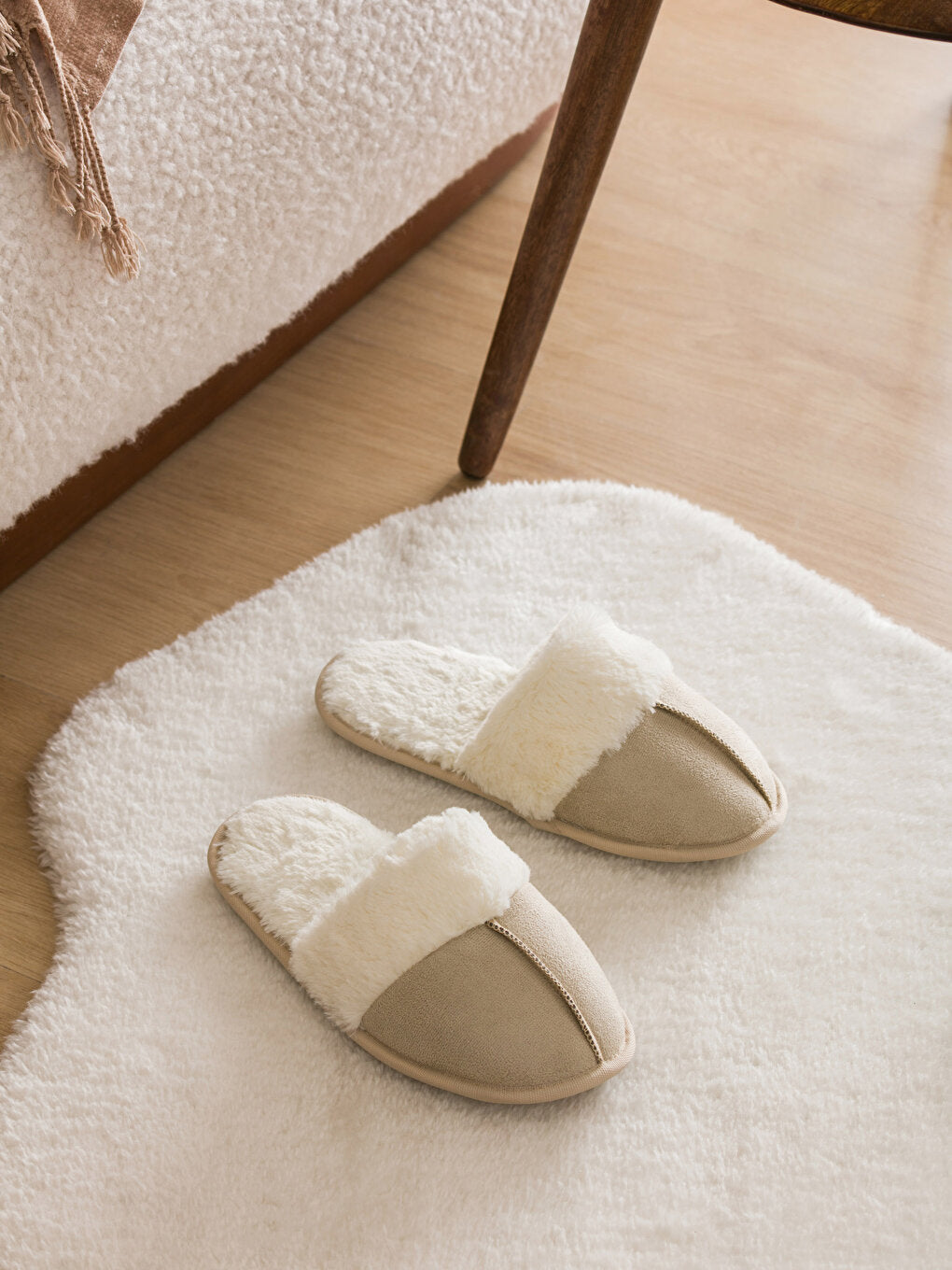 Front Closed Suede Women's Home Slippers