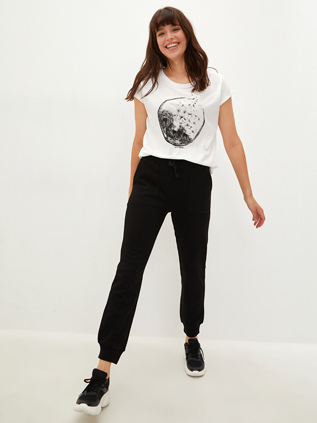 Women's Sweatpants with Elastic Waist and Flat Pocket Detail