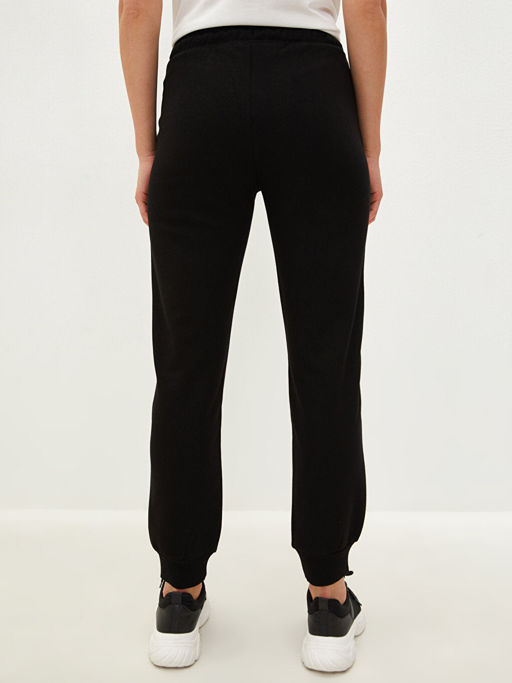 Women's Sweatpants with Elastic Waist and Flat Pocket Detail