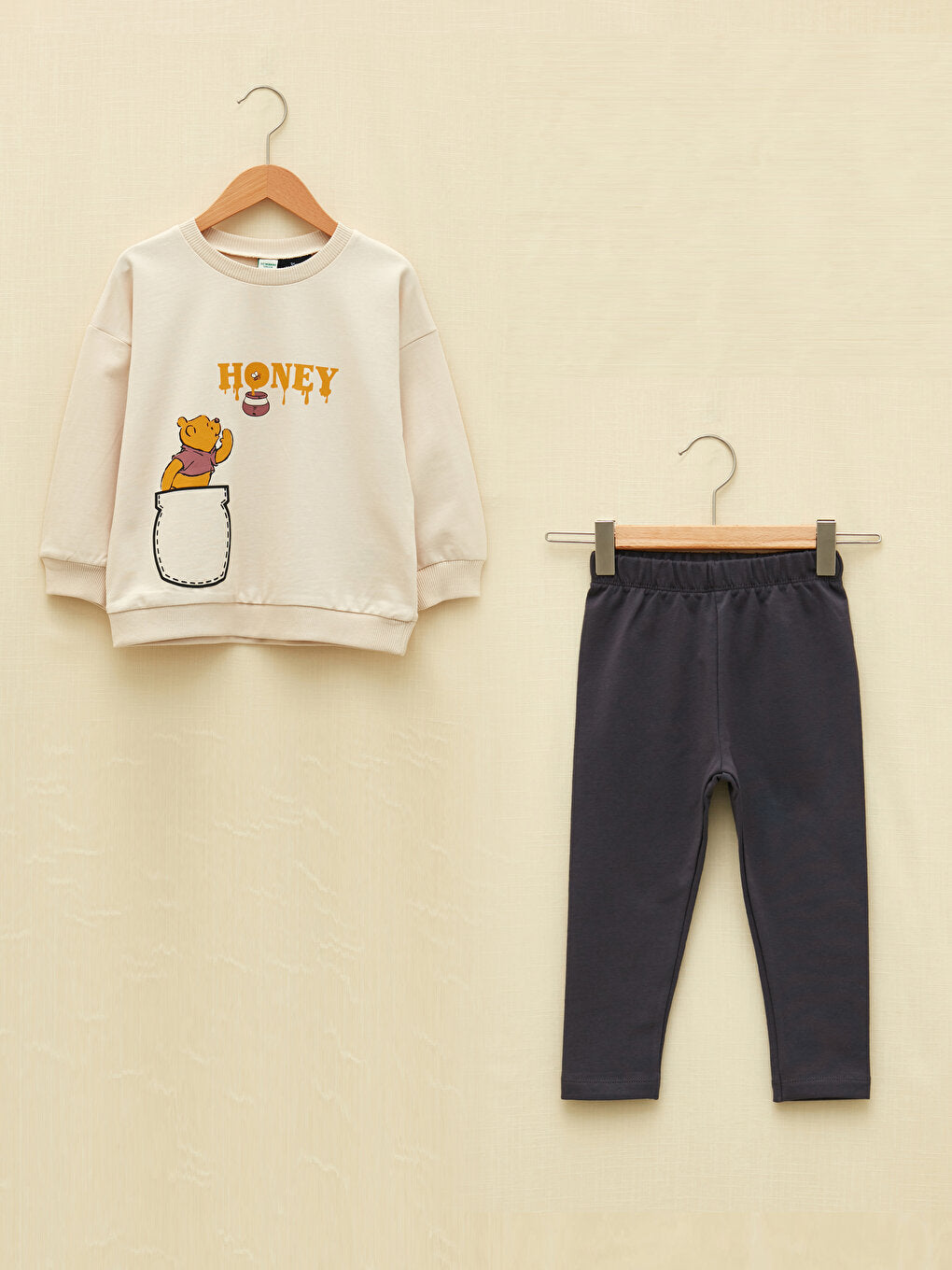 Crew Neck Long Sleeve Winnie the Pooh Printed Organic Cotton Baby Boy Sweatshirt and Trousers 2-pack