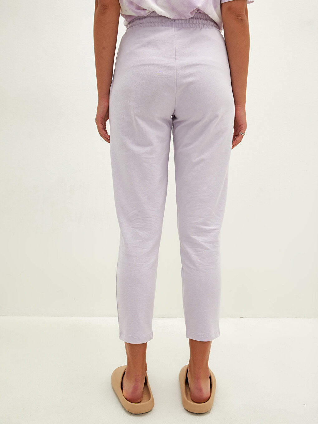 Women's Sweatpants with Elastic Waist and Flat Pocket Detail