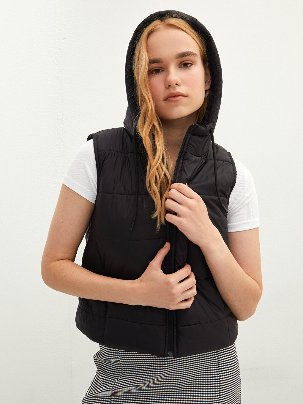 Hooded Collar Plain Pocket Detailed Women's Vest