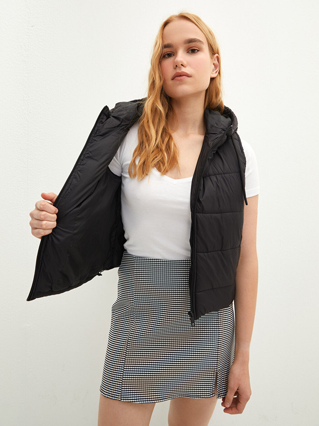 Hooded Collar Plain Pocket Detailed Women's Vest