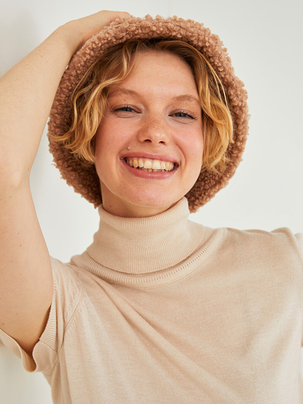 Furry Women's Bucket Hat